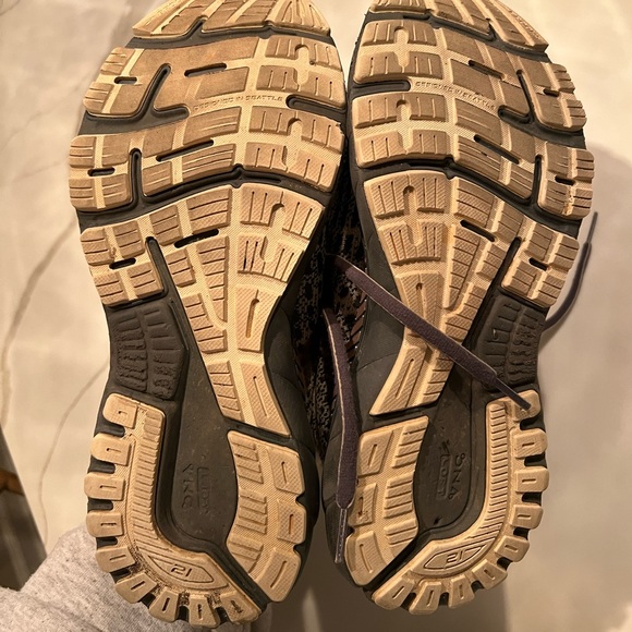 Brooks running shoes - Picture 3 of 5